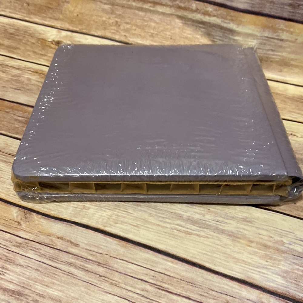 Creative Memories 8x8 Album - Picture 2 of 4